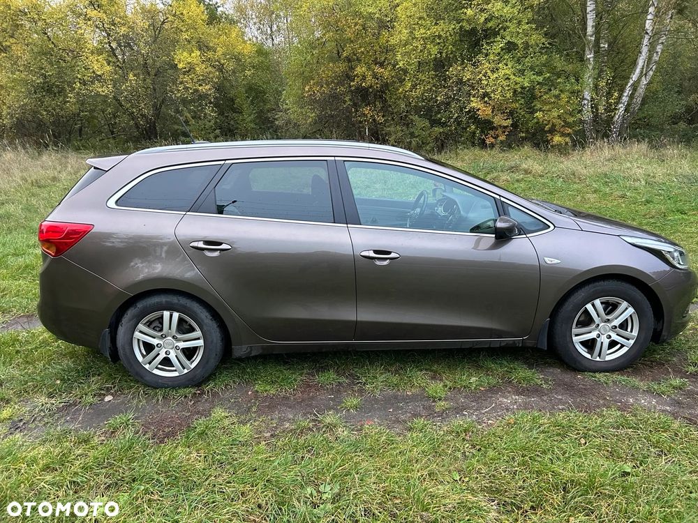 Kia Ceed - 8