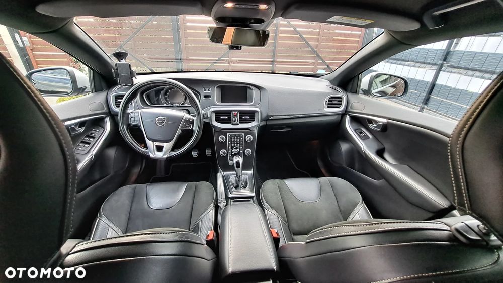 Volvo V40 D3 R-Design - 11