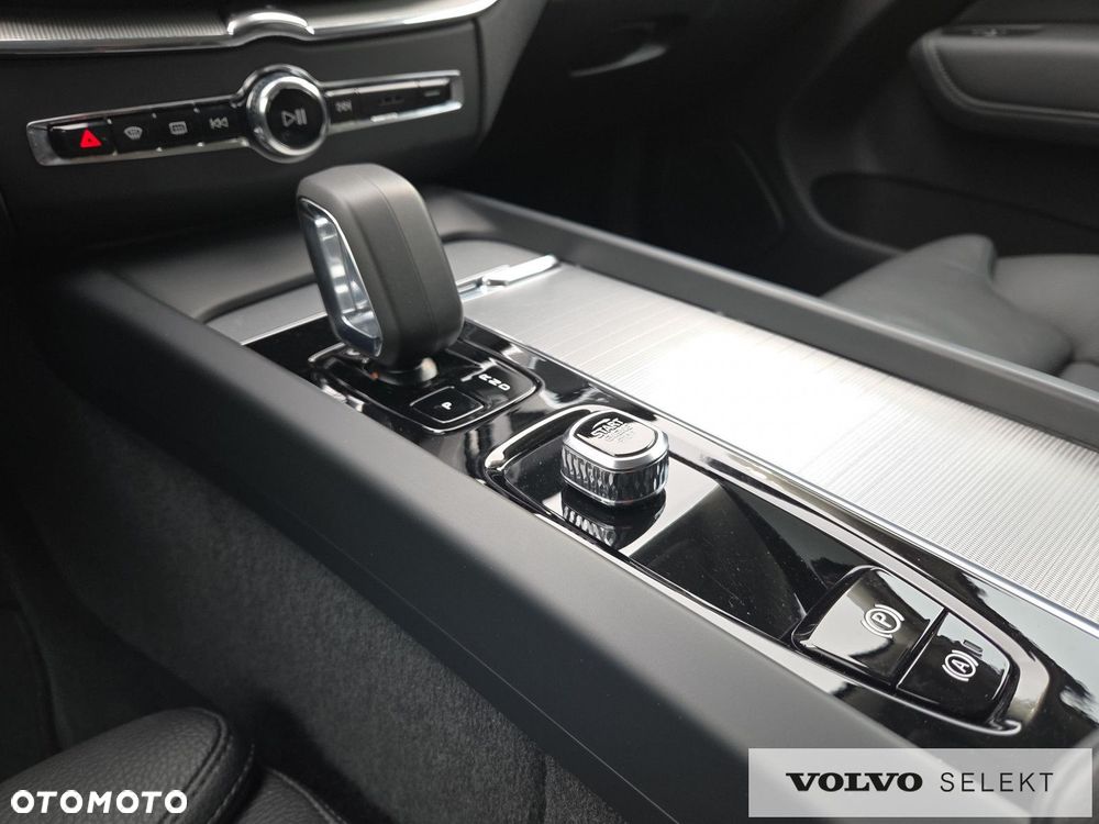 Volvo XC 60 B5 B AWD Plus Dark - 28