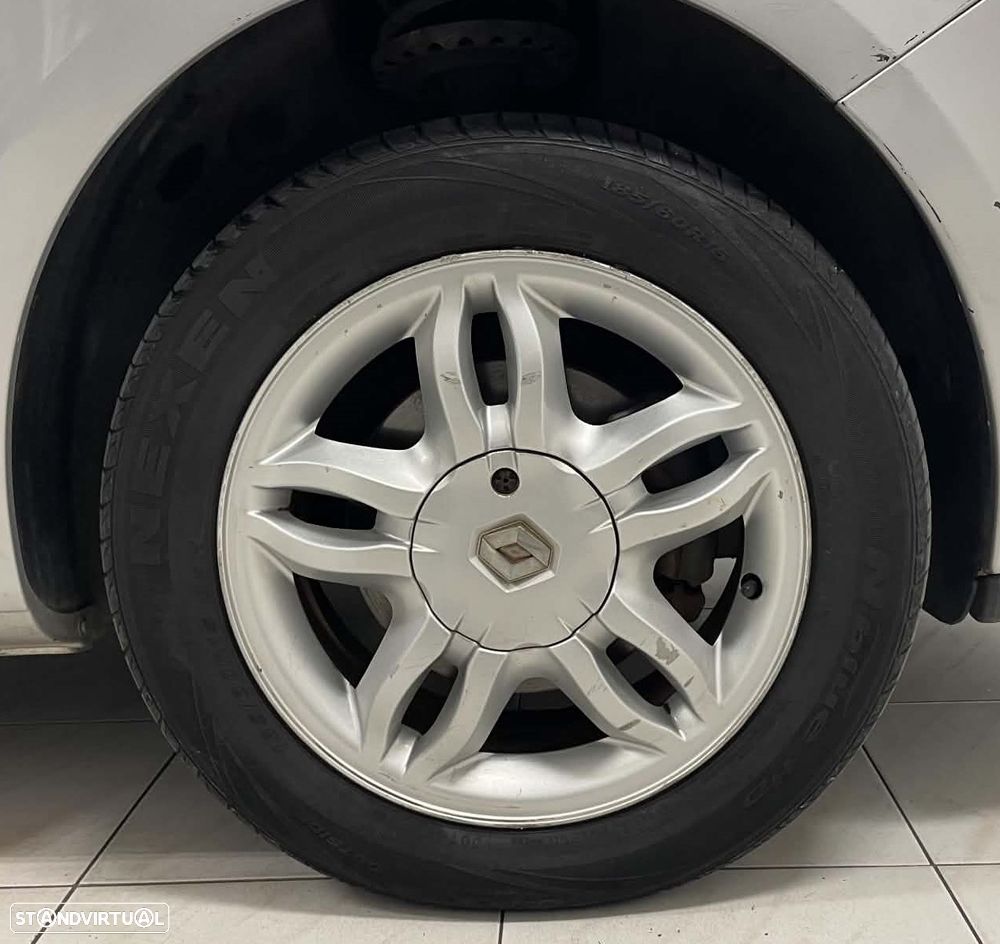Renault Clio 1.2 16V Pack - 26