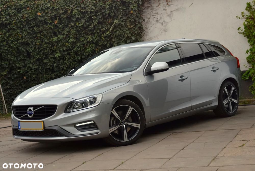 Volvo V60 D5 AWD R-Design Summum - 3