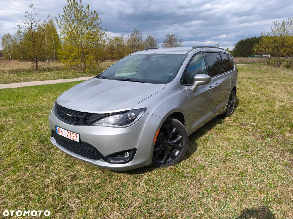 Chrysler Pacifica - 1