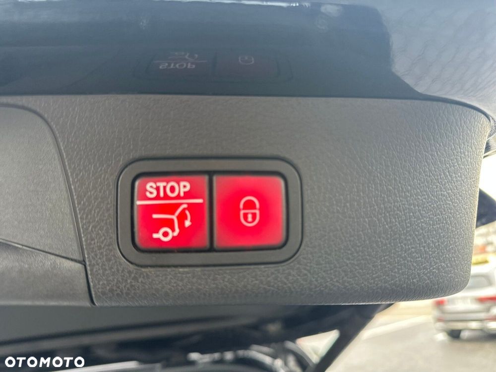 Mercedes-Benz GLB - 11