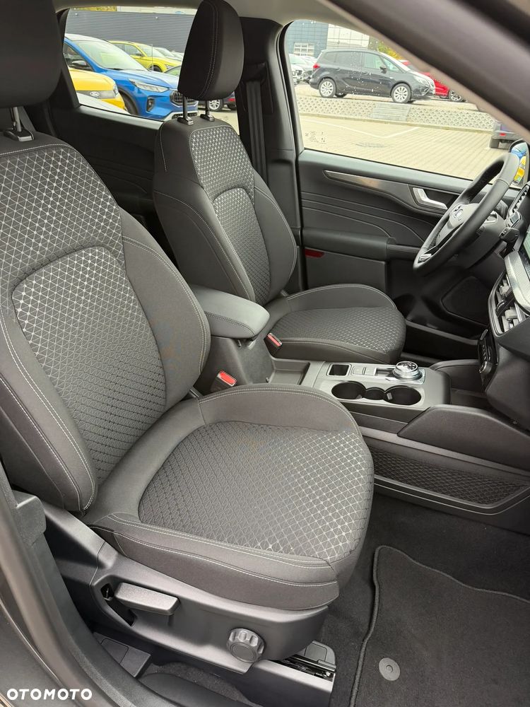 Ford Kuga 2.5 FHEV AWD Titanium eCVT - 28