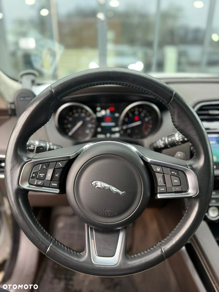 Jaguar F-Pace - 18