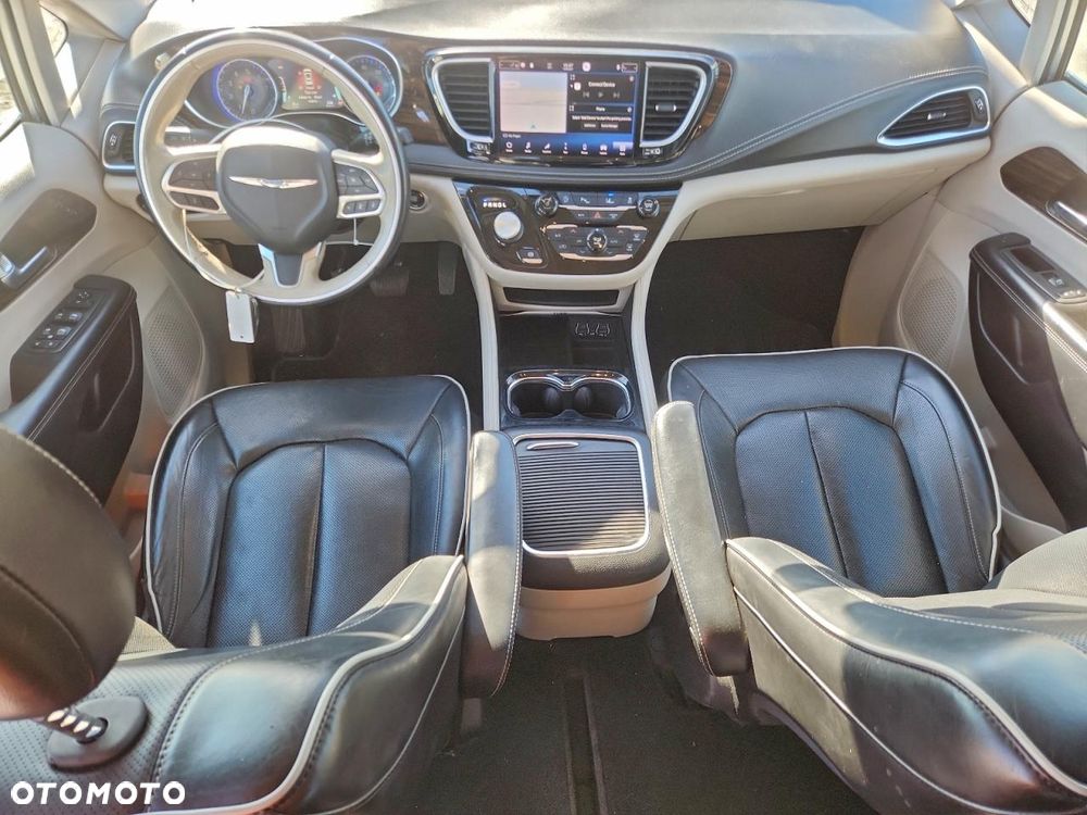 Chrysler Pacifica - 8