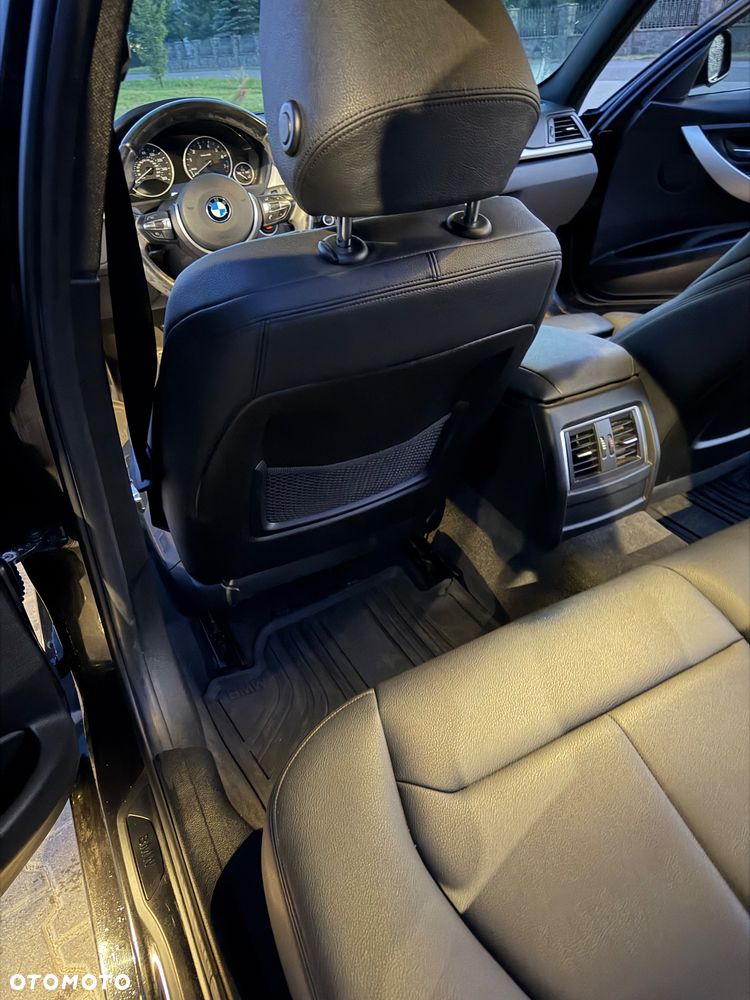 BMW Seria 3 320i xDrive Sport Line - 17
