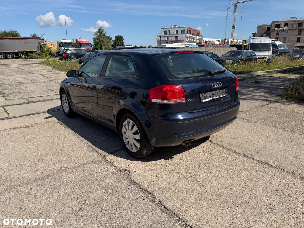 Audi A3 3-drzwiowe 2.0 FSI Ambiente - 3