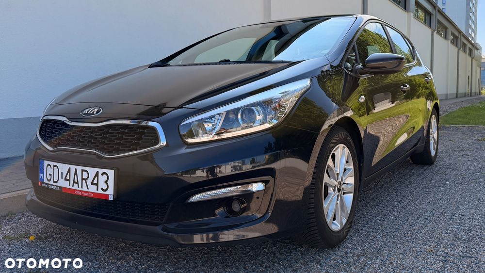 Kia Ceed 1.4 CVVT UEFA EURO 2016 - 11