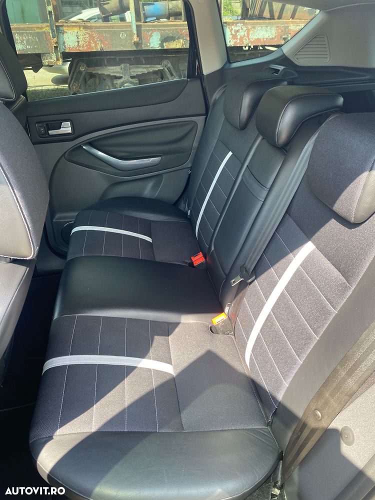 Ford Kuga 2.0 TDCi 4WD Powershift Titanium - 6