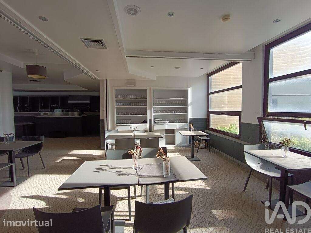 Loja / Estabelecimento Comercial T4 em Carnaxide e Queijas de 384,00 m - Grande imagem: 2/27