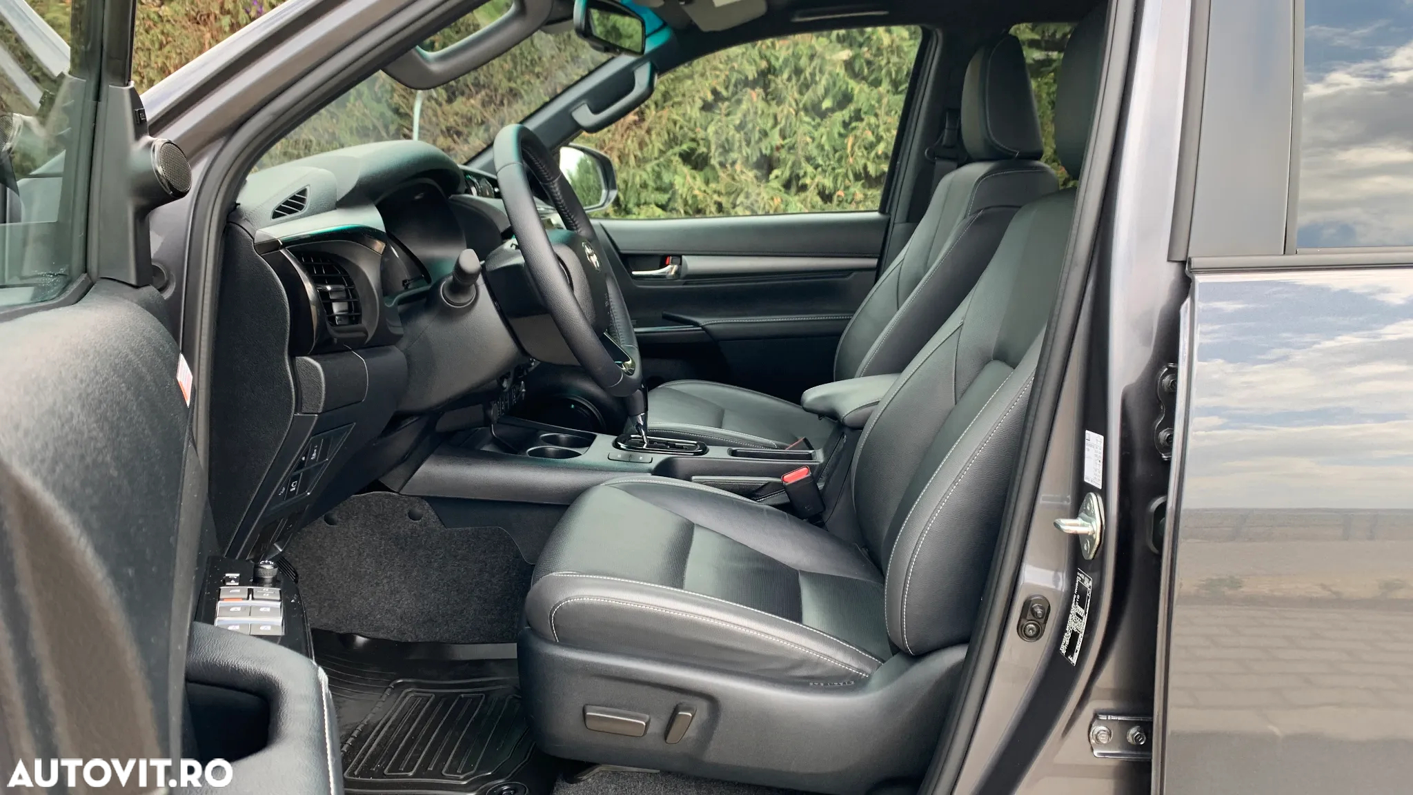 Toyota Hilux 2.8D 204CP 4x4 Double Cab AT Invincible Color Edition - 20