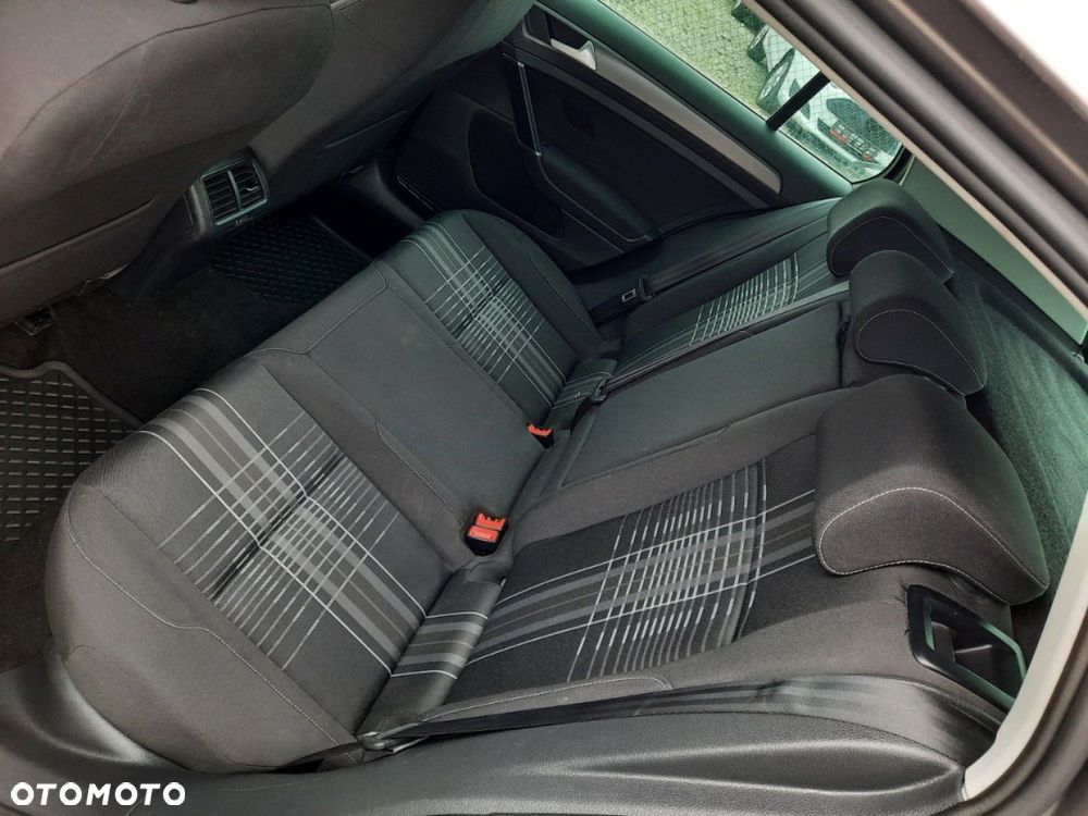 Volkswagen Golf - 19