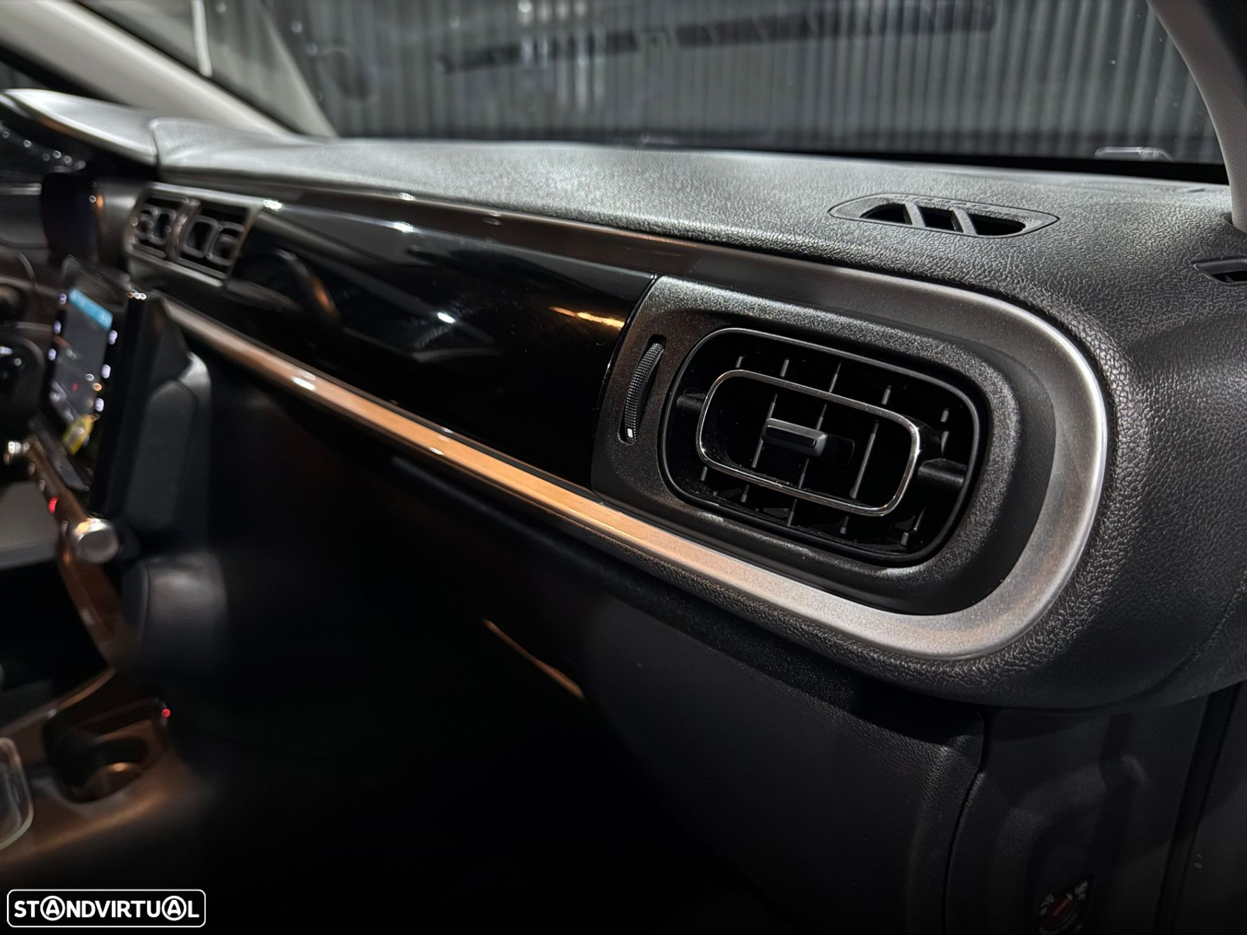Citroën C3 1.2 PureTech Shine EAT6 - 29