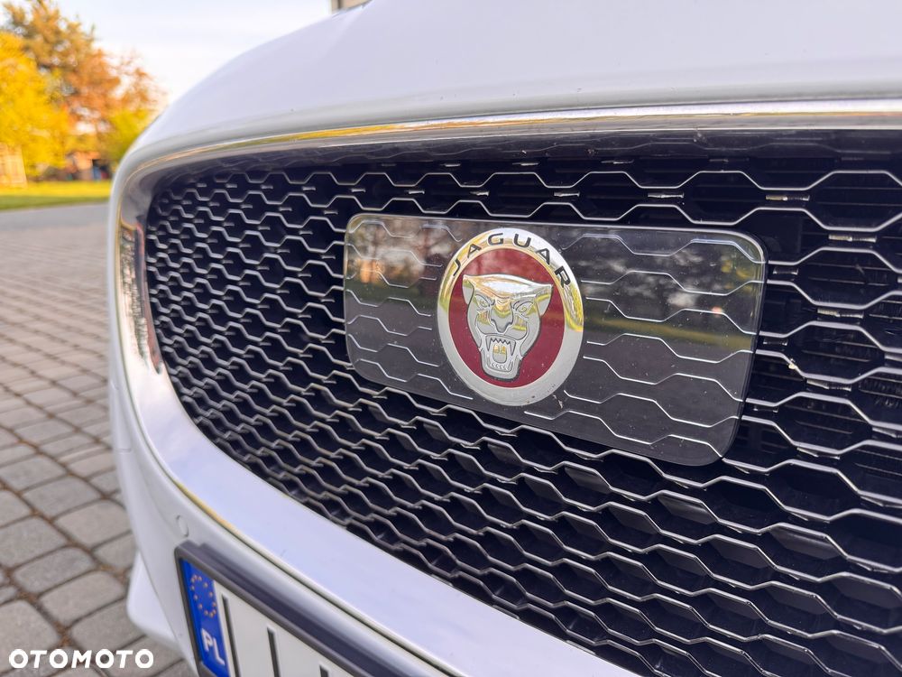 Jaguar XF 20d Prestige - 6