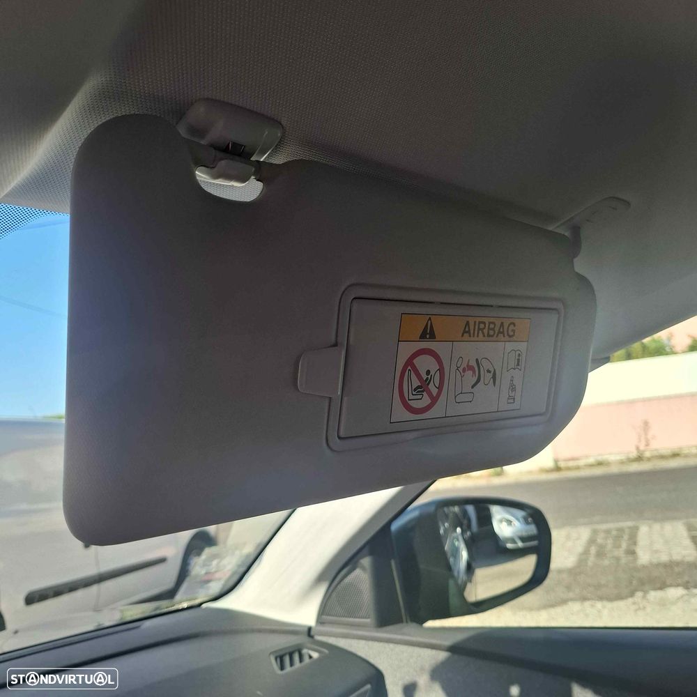 Peugeot 3008 1.5 BlueHDi Allure Pack — fotografia 37