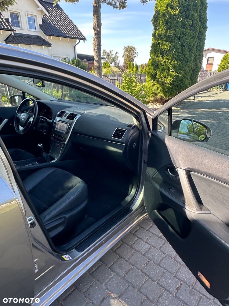 Toyota Avensis 1.8 Comfort - 35