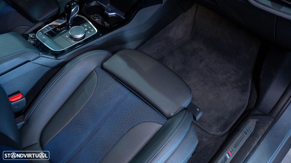 BMW 116 d Pack Desportivo M Auto - 24