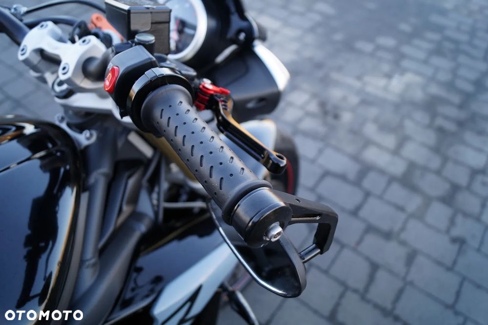 Triumph Street Triple - 13