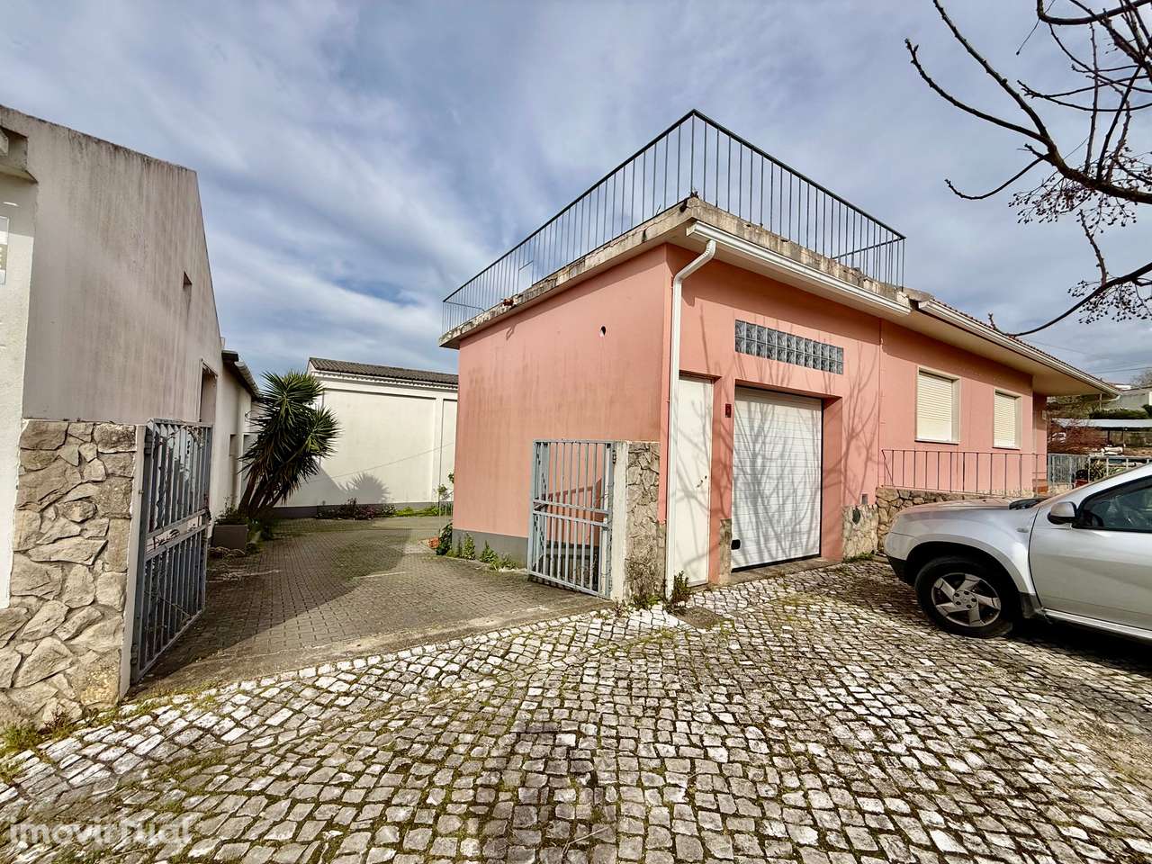 Moradia T3 com garagem e logradouro - a 12 minutos de Caldas da Rainha - Grande imagem: 3/23