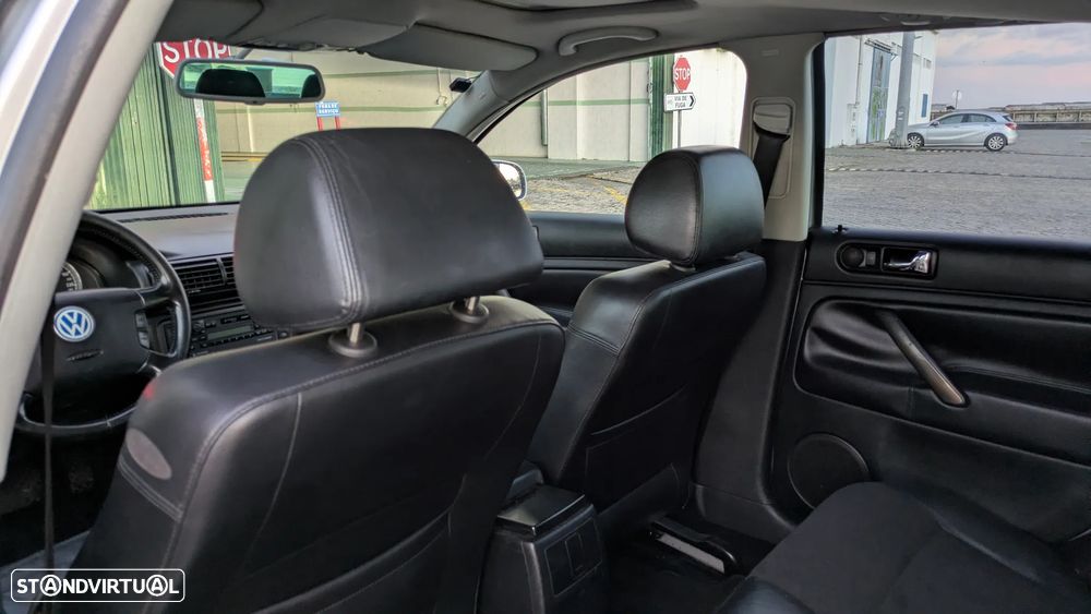 VW Passat Variant 1.9 TDi Highline Tip - 5