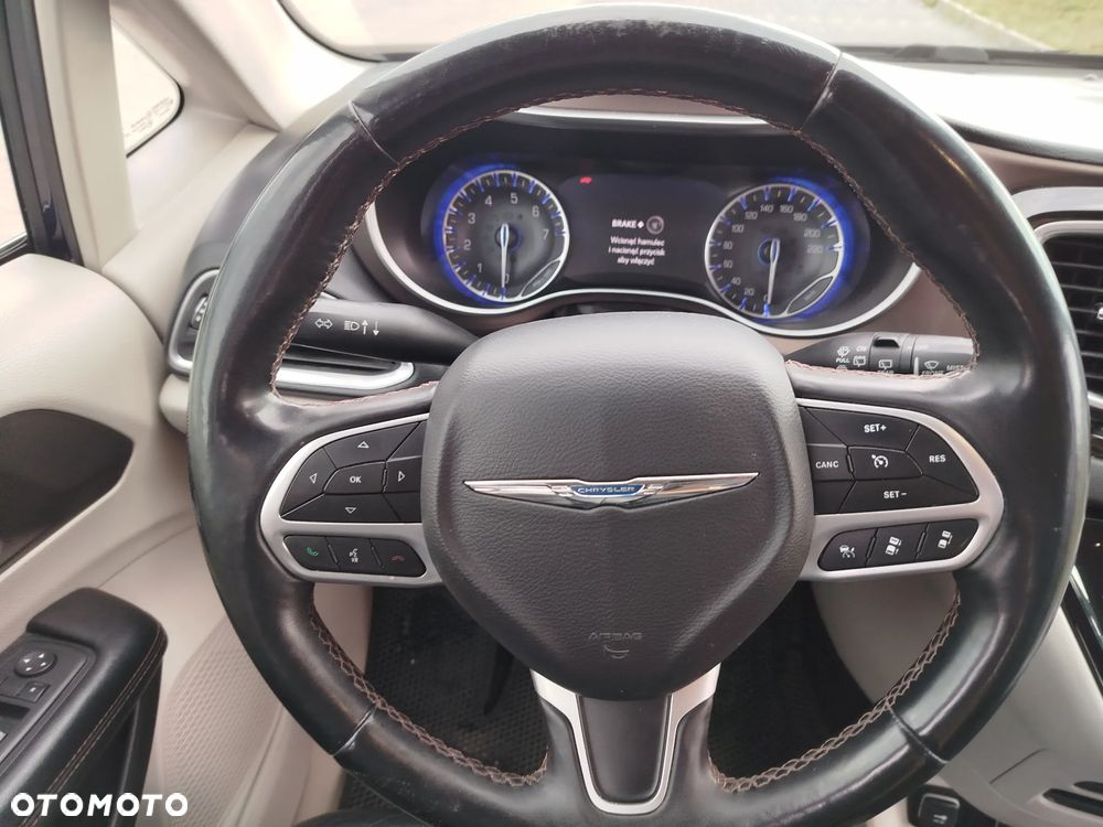 Chrysler Pacifica - 13