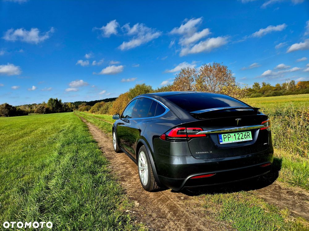 Tesla Model X - 5