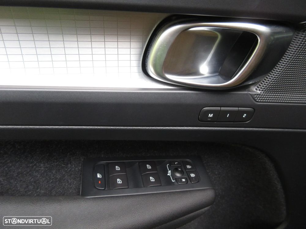 Volvo XC 40 2.0 D3 Momentum Plus Geartronic - 33