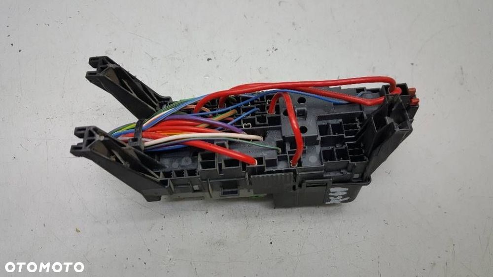 SKRZYNKA BEZPIECZNIKÓW MODUŁ VOLVO XC60 2.4 D5 EU - 6