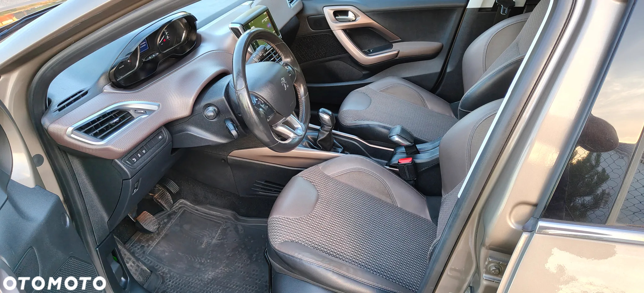 Peugeot 2008 1.6 e-HDi Allure S&S - 12