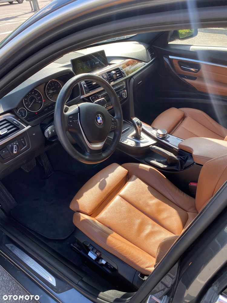 BMW Seria 3 330i xDrive - 10