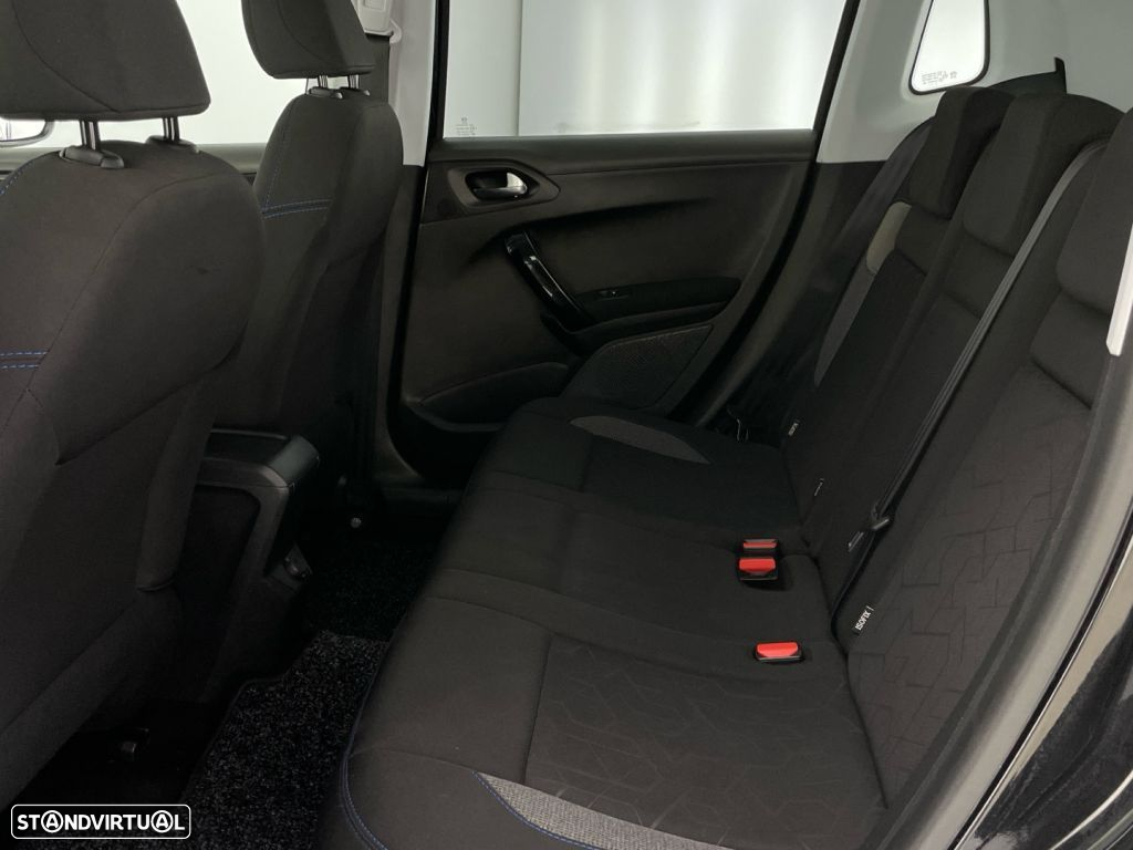 Peugeot 2008 1.2 PureTech Signature - 12