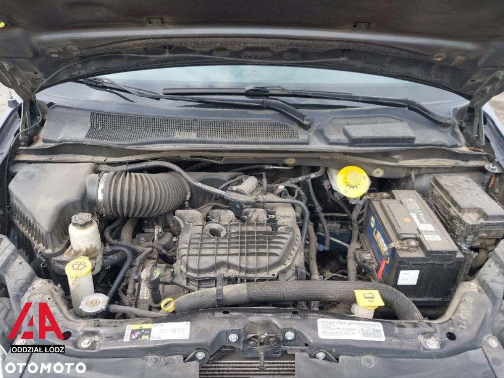 Chrysler Town & Country - 13