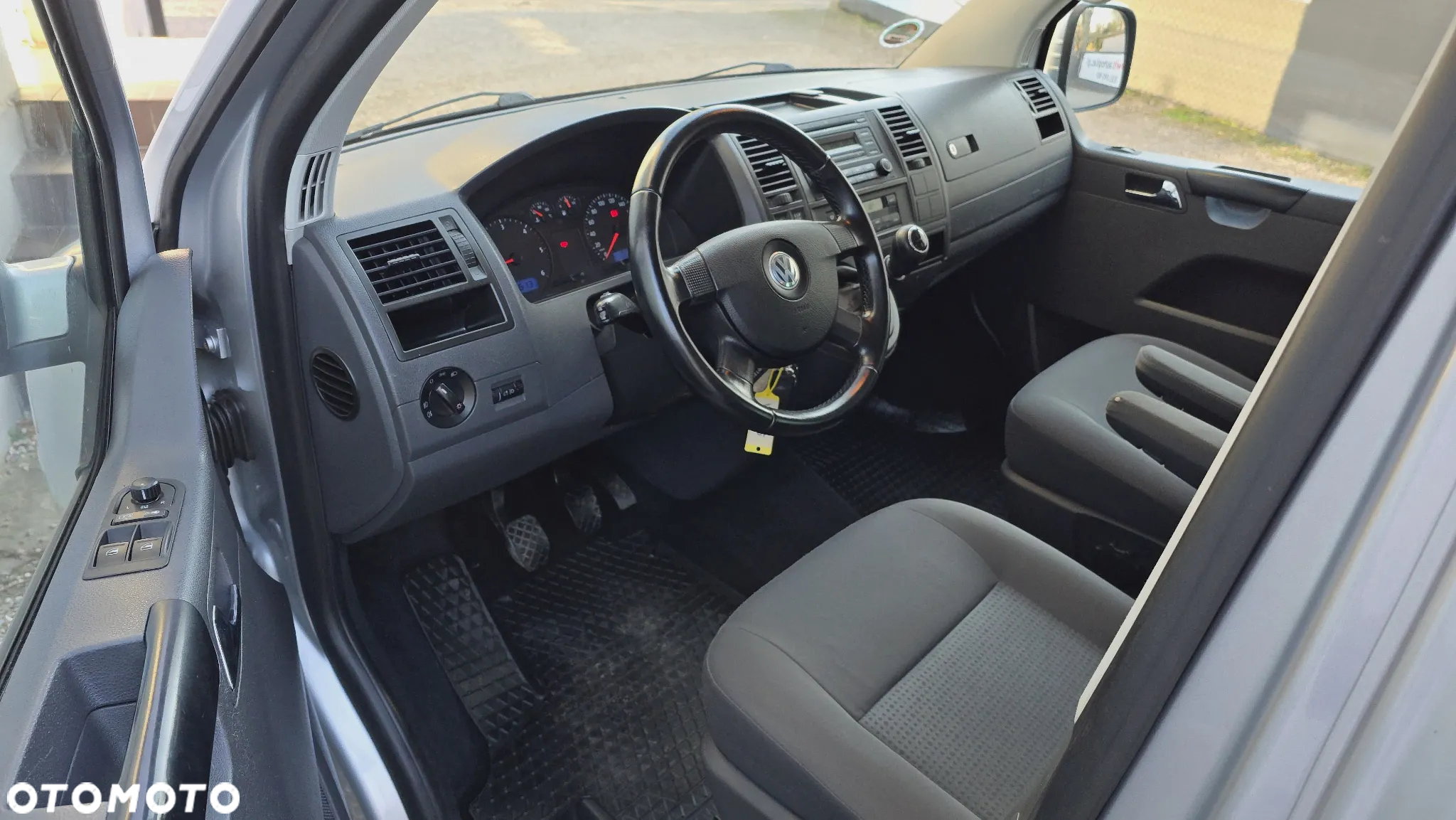 Volkswagen Caravelle - 6