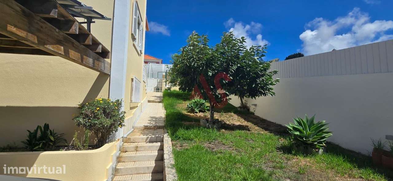 Moradia T5 com Piscina Coberta Aquecida, Garagem e Jardim em Mafra - Grande imagem: 3/26