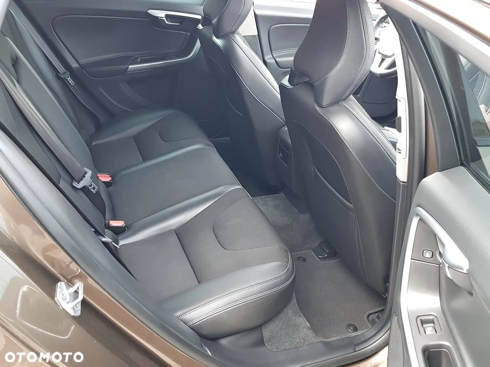 Volvo V60 Cross Country - 7