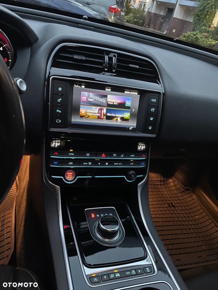 Jaguar XE 20d R-Sport - 21