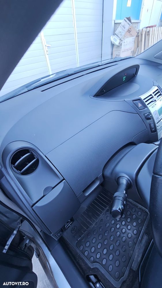 Toyota Yaris 1.3 Aut Luna - 7