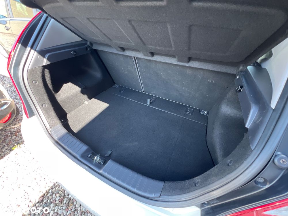 Hyundai i30 1.4 FIFA WM Edition - 23