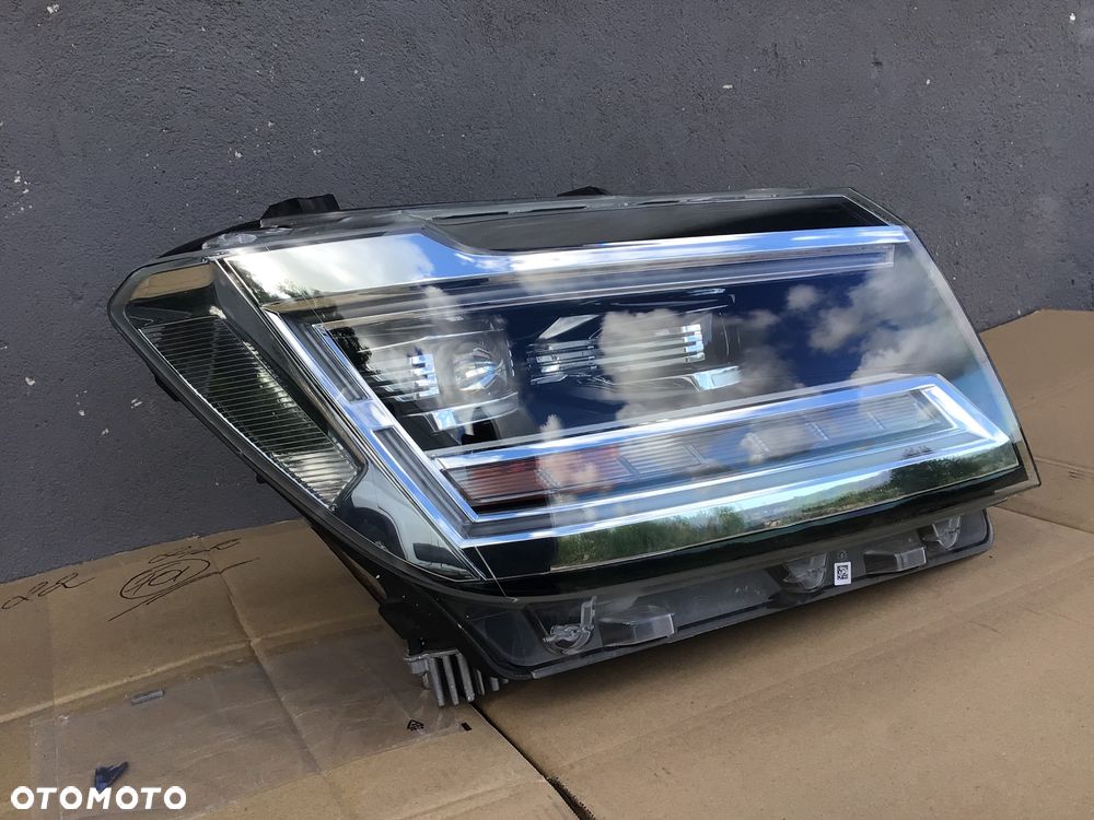 Lampa przednia prawa VW Crafter ll 2 Full Led - 2