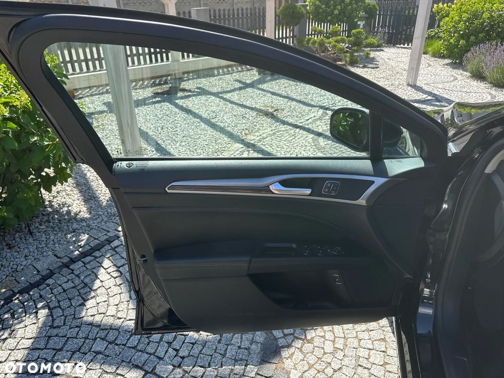 Ford Mondeo 2.0 Hybrid Titanium - 32