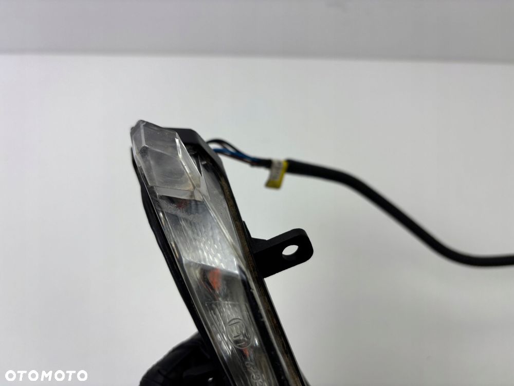 Przednia prawa lampa postojowa LED TGB Blade 550 600 Oryginał - 8