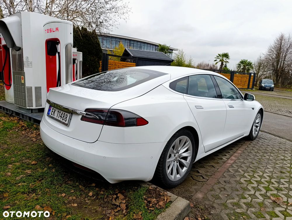 Tesla Model S - 19