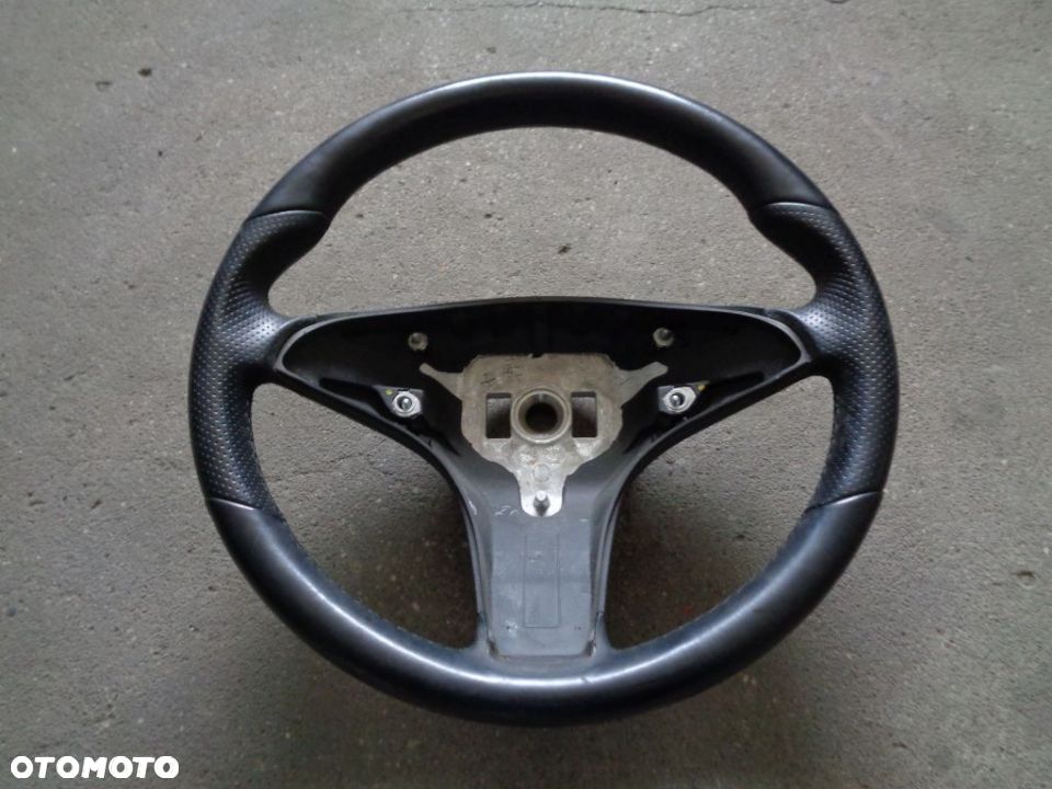 MERCEDES E KLASA W 207 KIEROWNICA SKORA - 1
