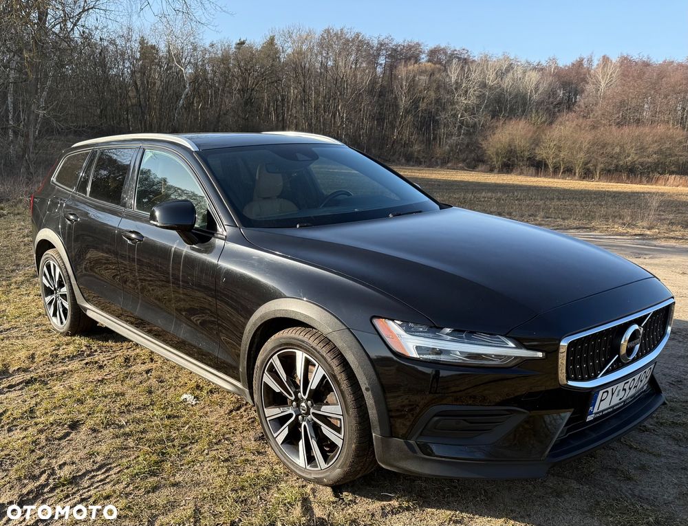 Volvo V60 Cross Country Pro T5 AWD - 1