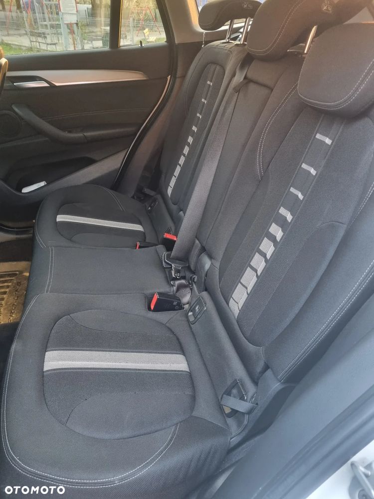 BMW X1 xDrive20d xLine - 12