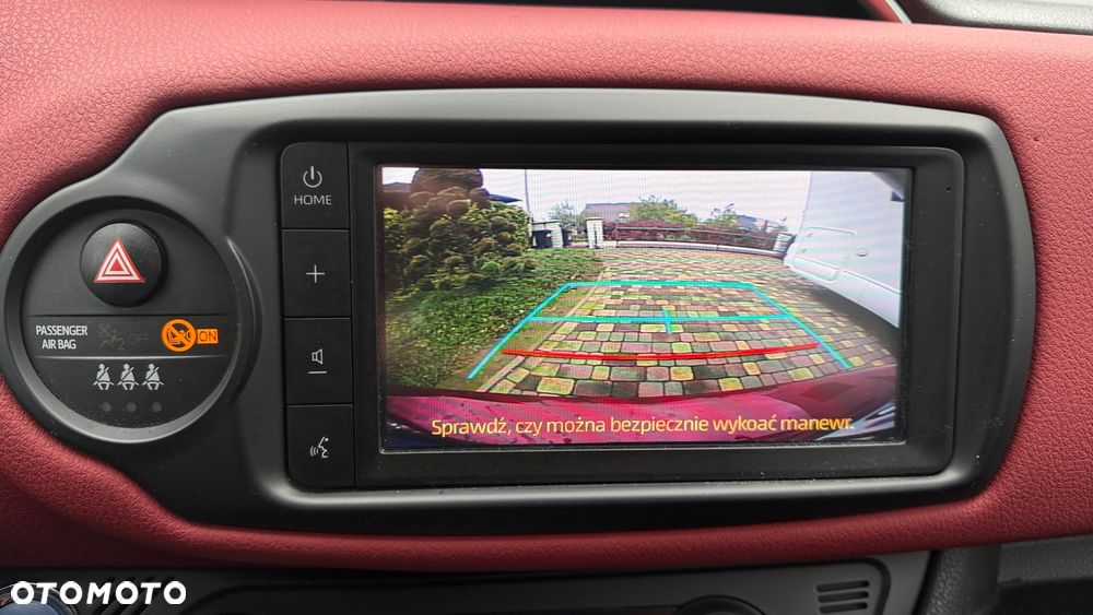 Toyota Yaris Hybrid 100 Selection - 30