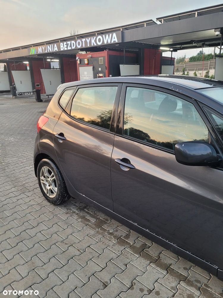 Kia Venga - 8