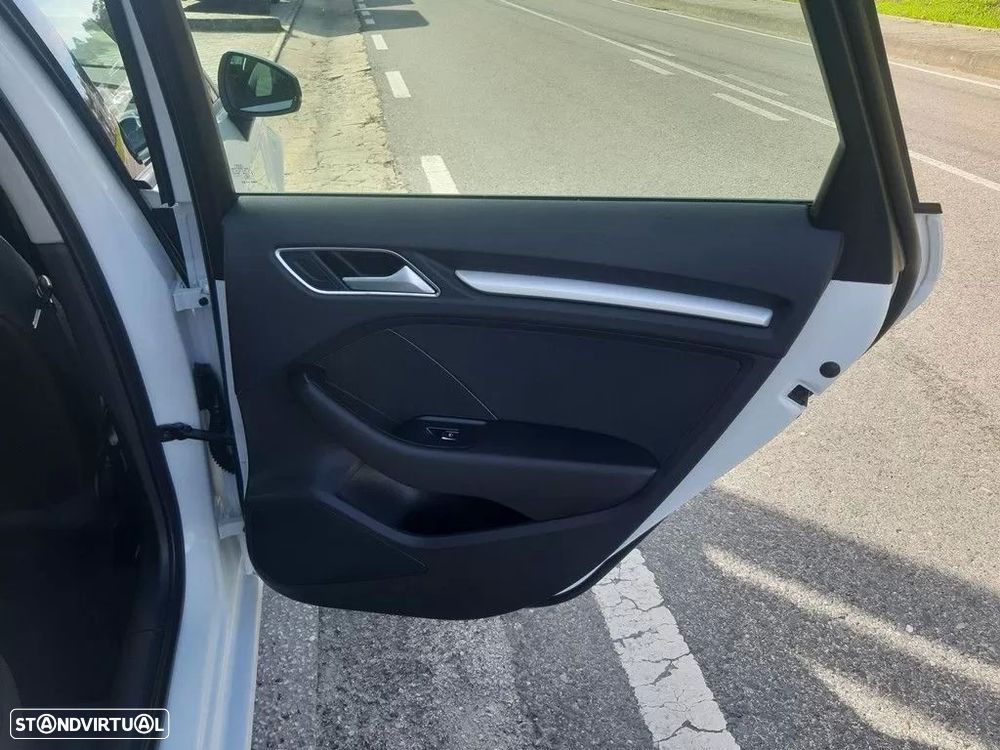 Audi A3 Sportback 1.6 TDI Advance Ultra - 16