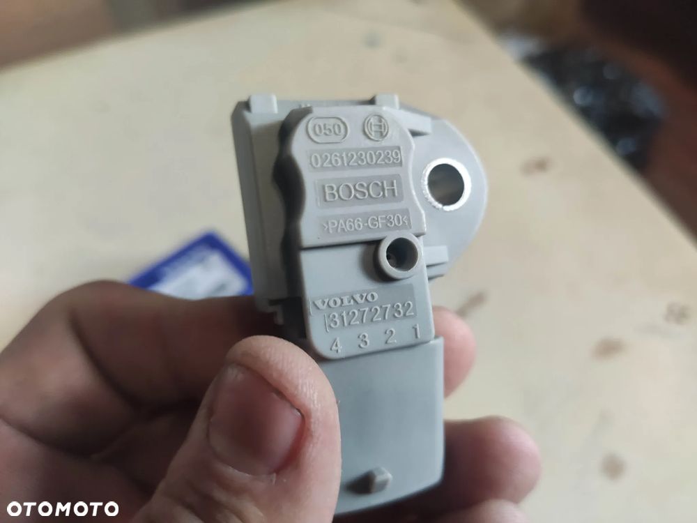 Czujnik ciśnienia Paliwa Volvo Bosch Nowy ORG 31272732 0261230239 - 3